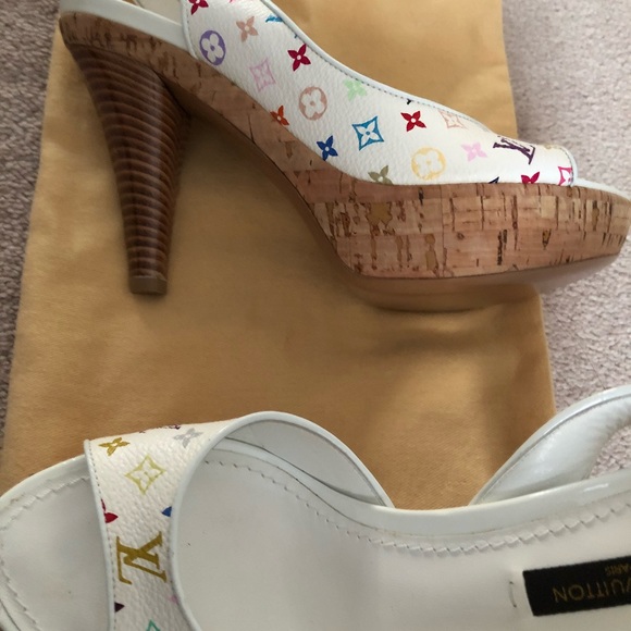 Louis Vuitton Santa Monica Sandal monogram canvas. Tried on for sizing. - Picture 7 of 10